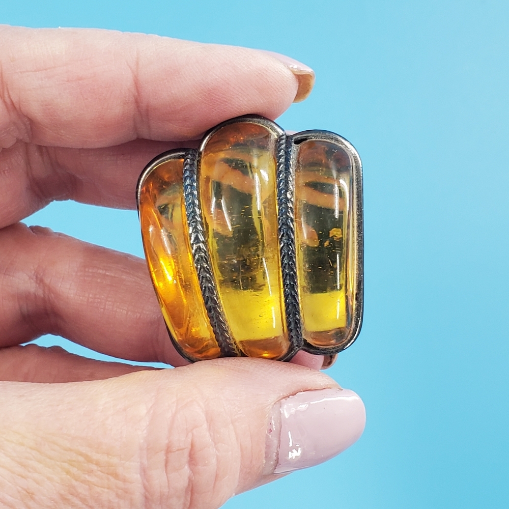 Yves Saint Laurent vintage yellow glass clip-on earrings - Picture 5 of 8